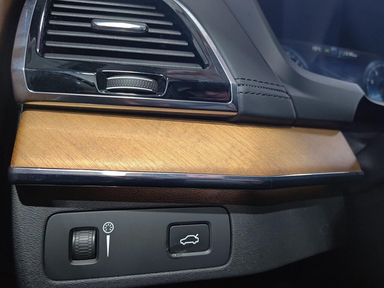 2016 Volvo XC90 T6 Inscription 7 Seater AWD/Clean Carfax/ Exceptio Photo