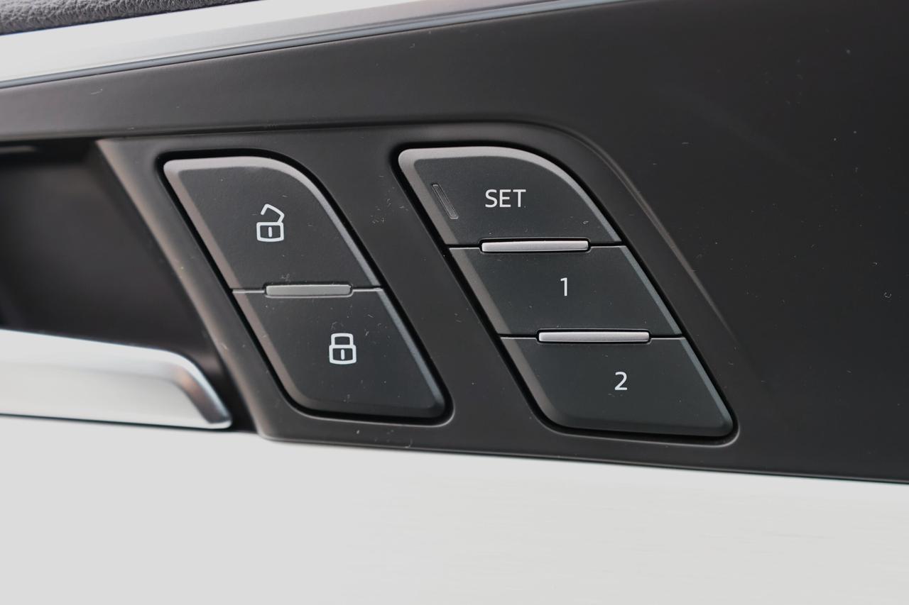 2018 Audi A4 TECHNIK-S LINE-AWD/NAV/360CAM/BLIS/P SNSR/PSEAT/H Photo