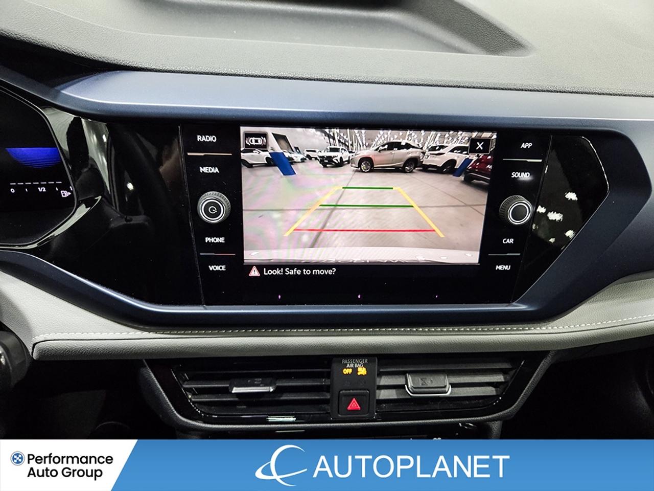 2024 Volkswagen Taos Comfortline FWD, Apple CarPlay, Panoramic Sunroof Photo
