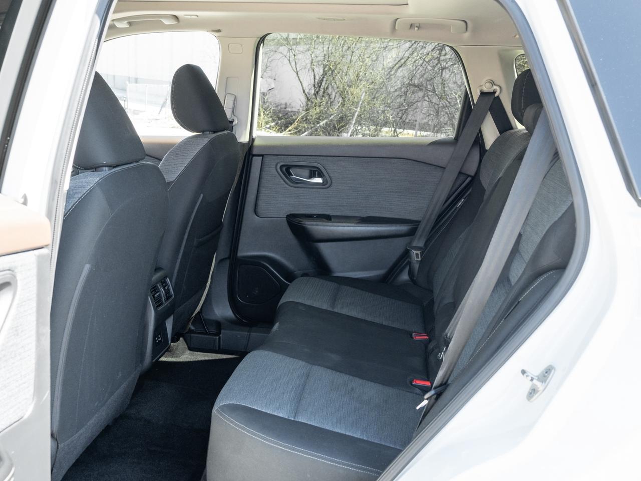 2023 Nissan Rogue AWD SV Moonroof, Camera, Leather Photo