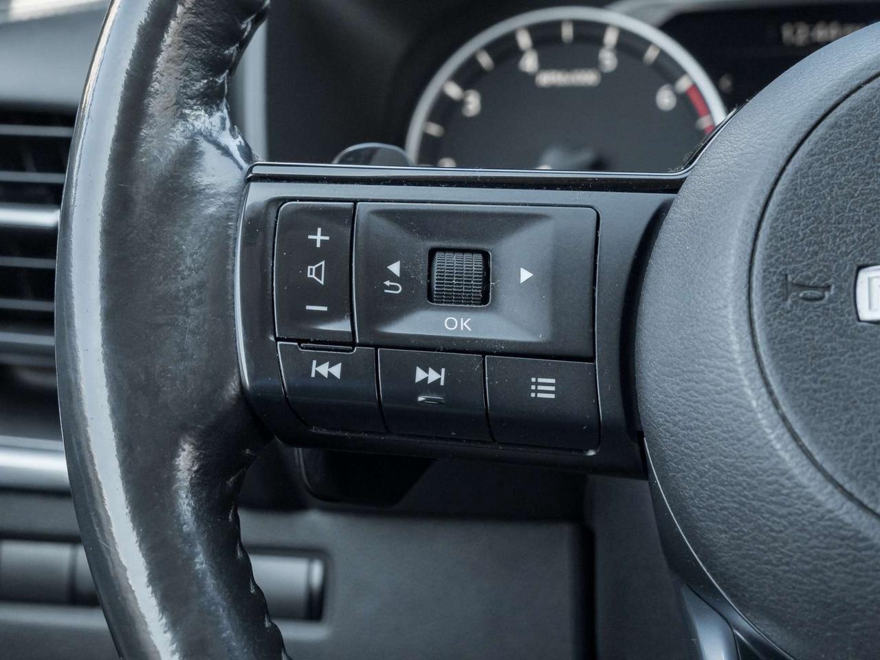 2023 Nissan Rogue AWD SV Moonroof, Camera, Leather Photo