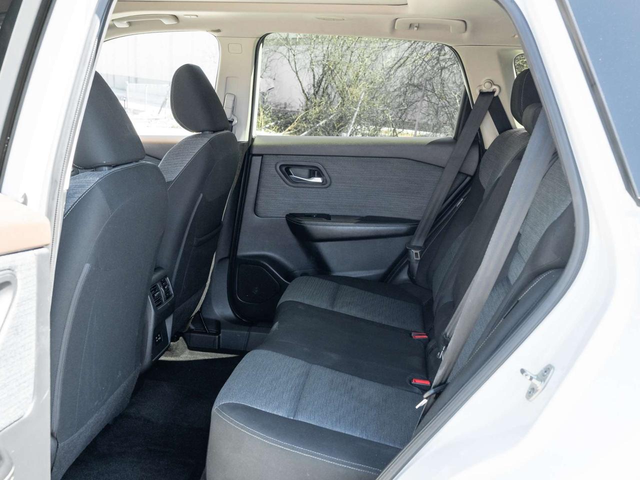 2023 Nissan Rogue AWD SV Moonroof, Camera, Leather Photo