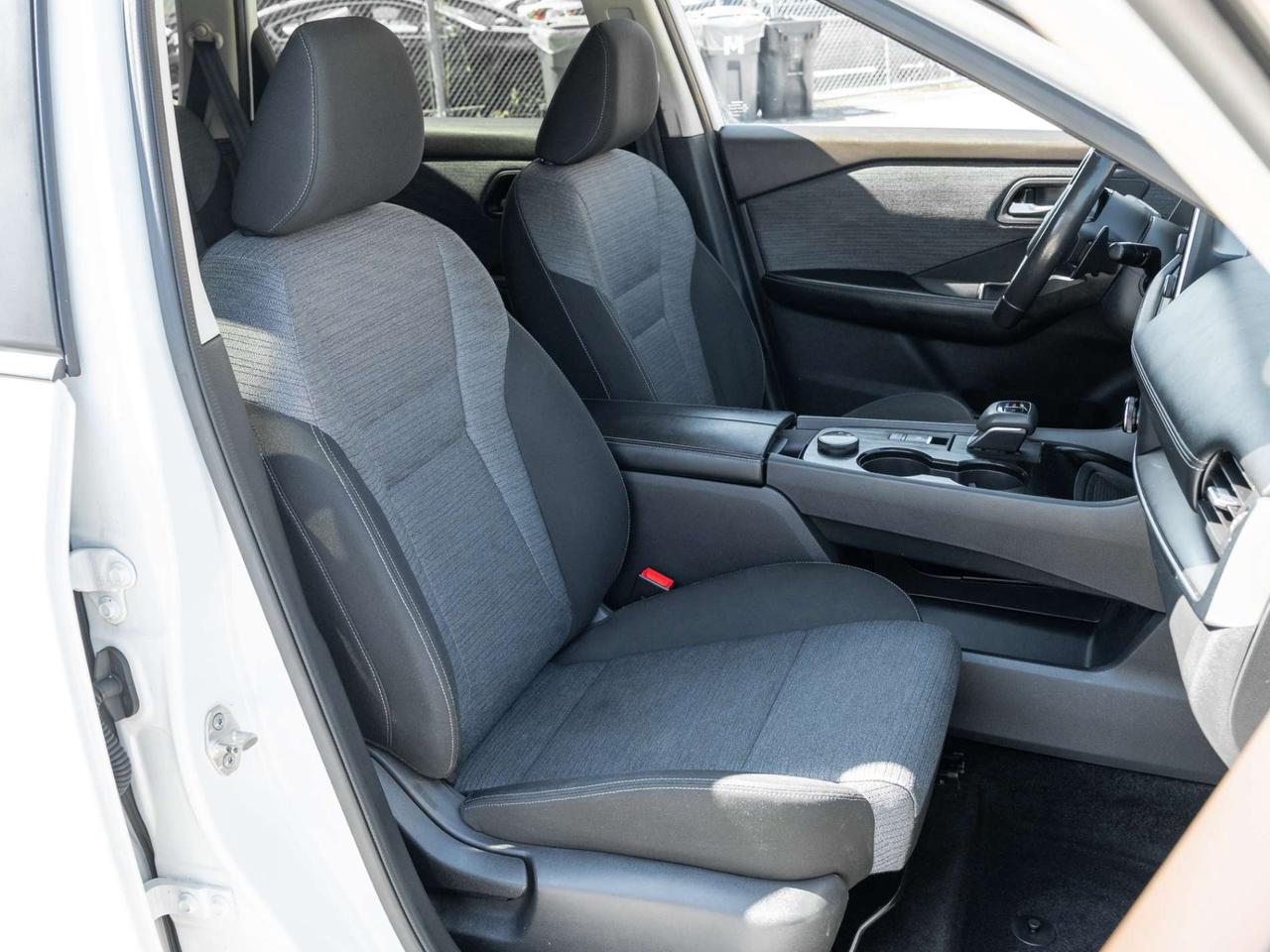 2023 Nissan Rogue AWD SV Moonroof, Camera, Leather Photo