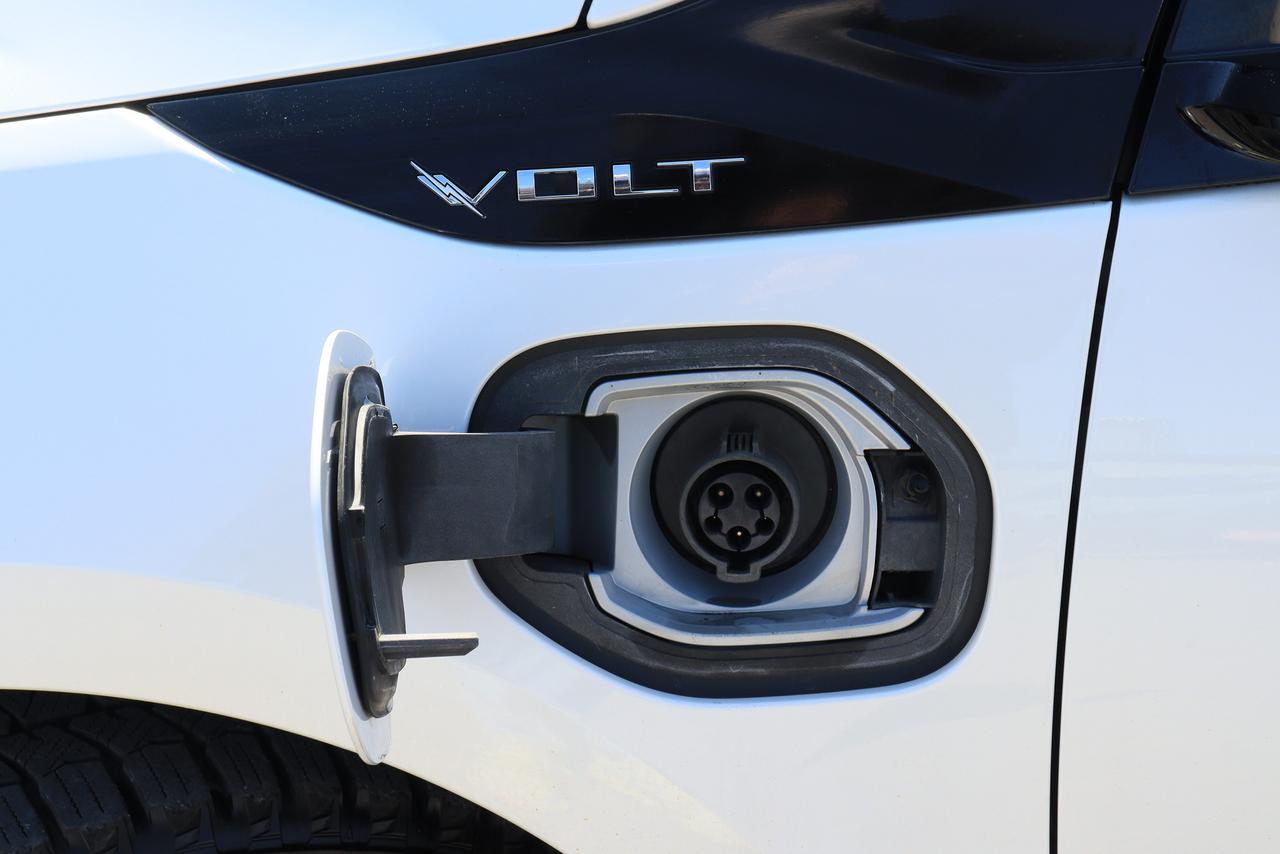 2017 Chevrolet Volt Premier | Leather | Nav | 1 Owner | Clean Carfax Photo