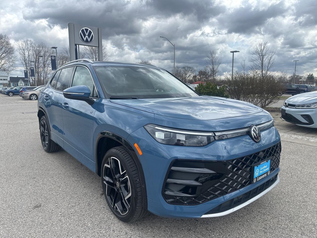 2026 Volkswagen Tiguan Highline Turbo R-Line 4MOTION Photo3