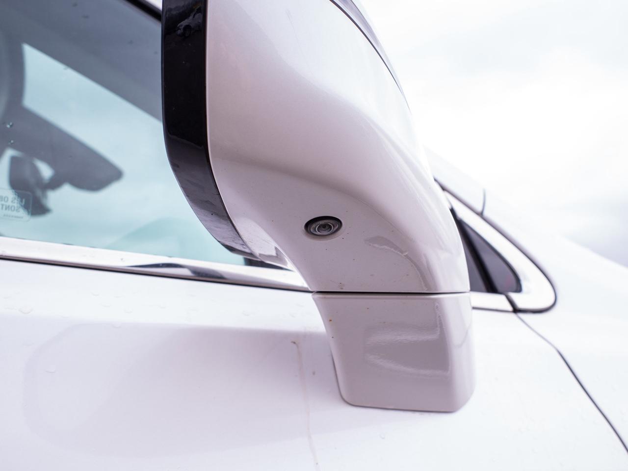 2021 Buick Enclave Avenir- Wireless Phone Charging Photo