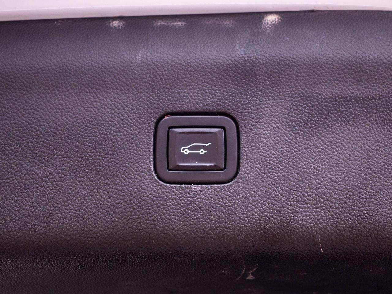 2021 Buick Enclave Avenir- Wireless Phone Charging Photo