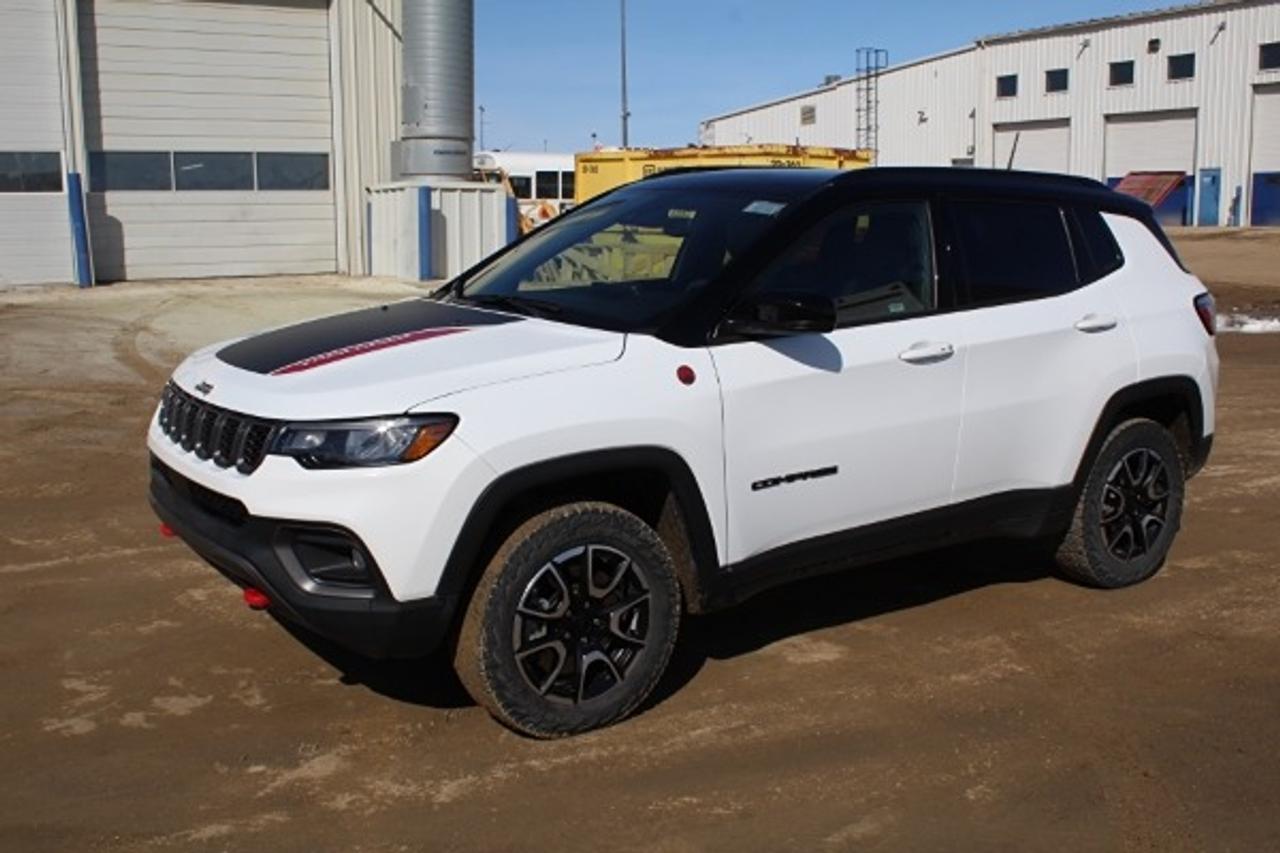 2024 Jeep Compass Trailhawk 4x4 w/Htd L.wrap, pano S/R, NAV, BUC - Photo #1