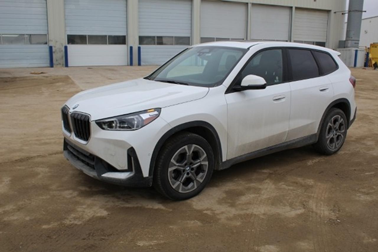 2025 BMW X1 xDrive28i w/Htd Leather, pano S/r, NAV ready, BUC - Photo #1