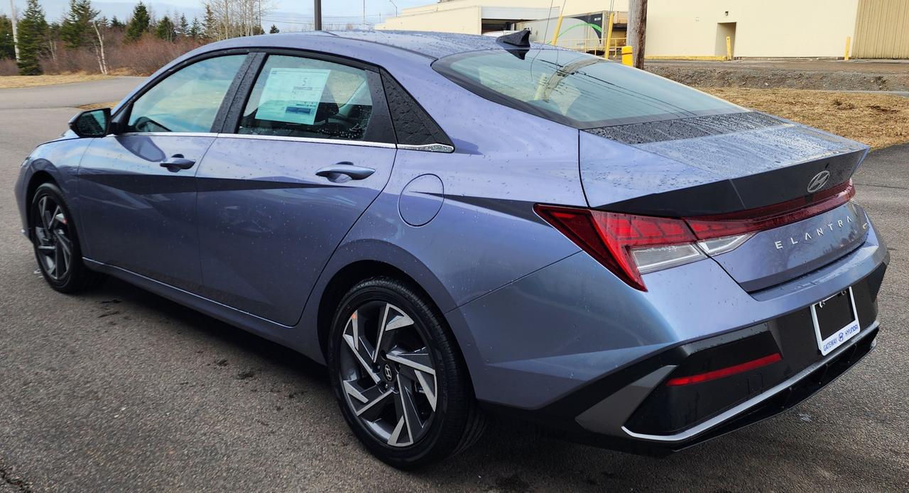 2026 Hyundai Elantra HEV Luxury Photo