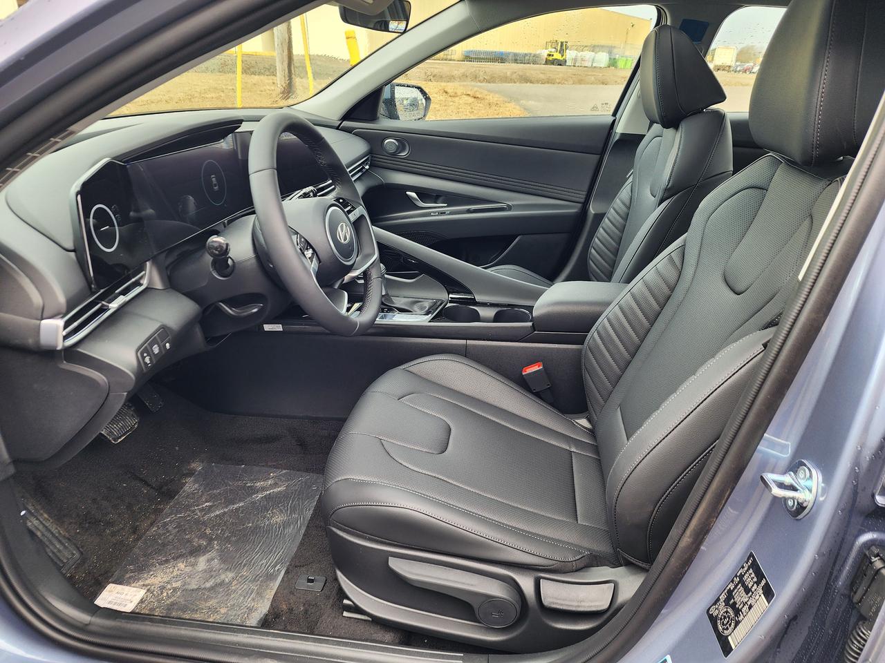 2026 Hyundai Elantra HEV Luxury Photo