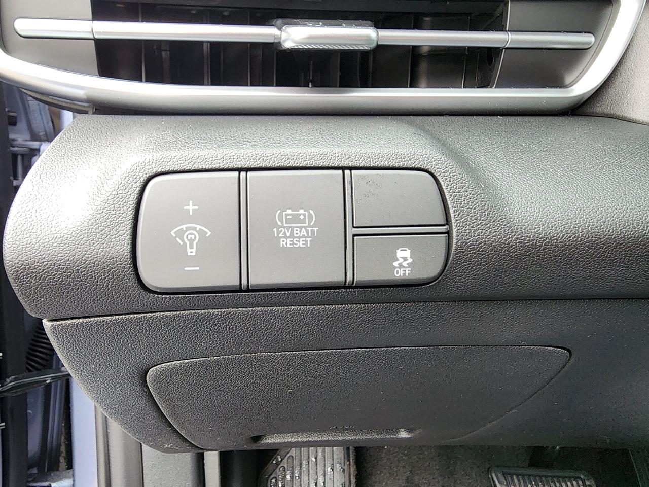 2026 Hyundai Elantra HEV Luxury Photo