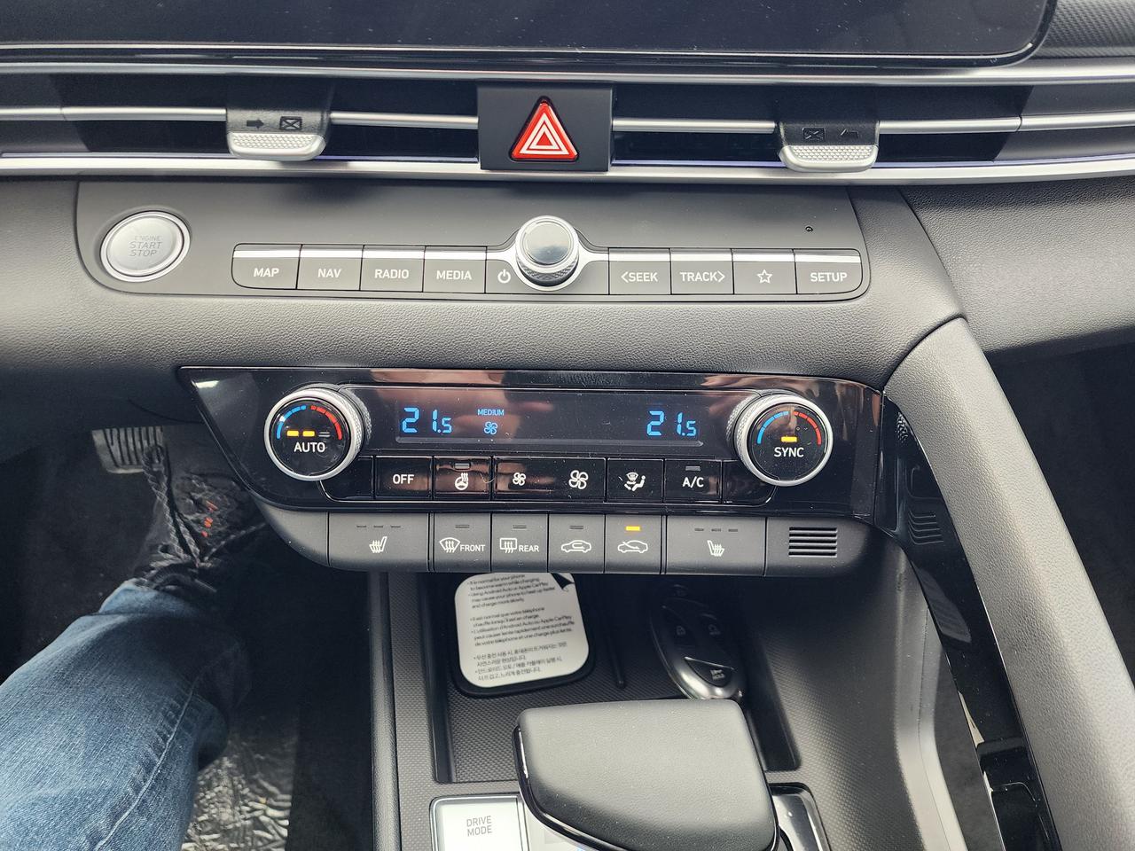 2026 Hyundai Elantra HEV Luxury Photo