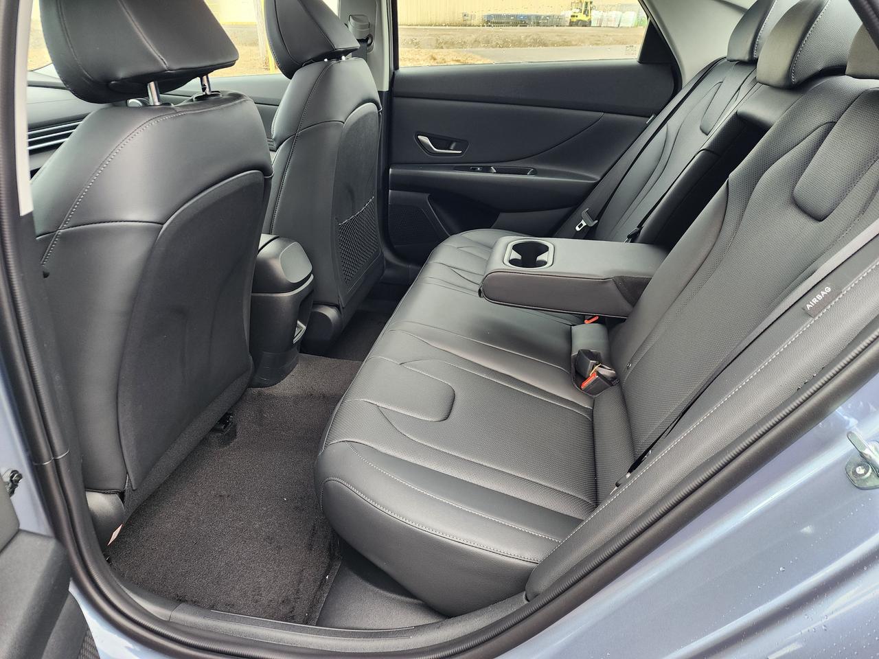 2026 Hyundai Elantra HEV Luxury Photo