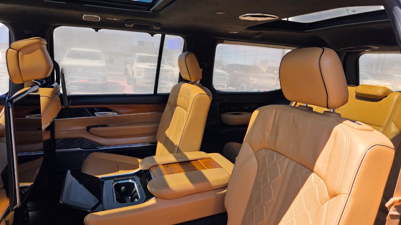 2022 Jeep Grand Wagoneer Series III Photo