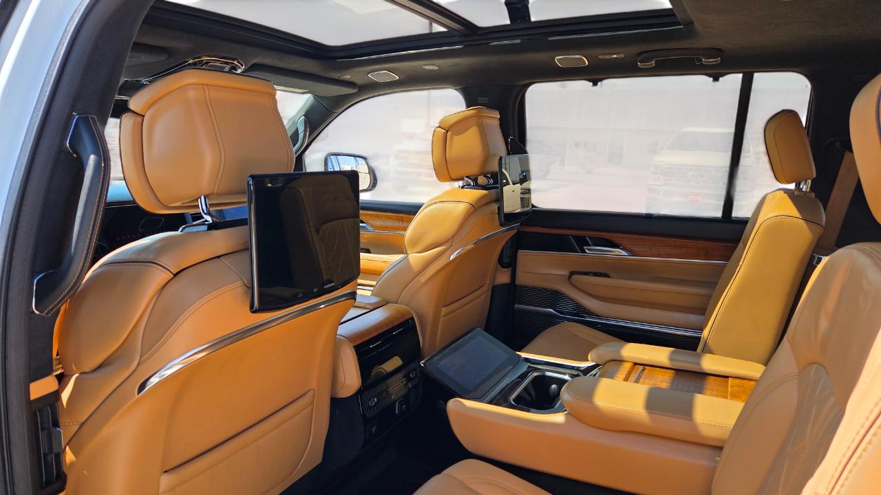 2022 Jeep Grand Wagoneer Series III Photo