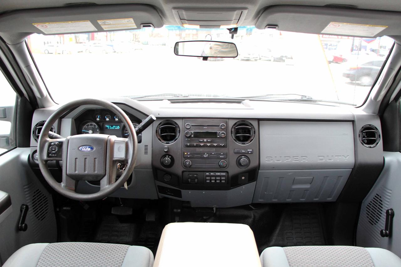 2014 Ford SUPER DUTY F-250 SRW XL 8FT Photo