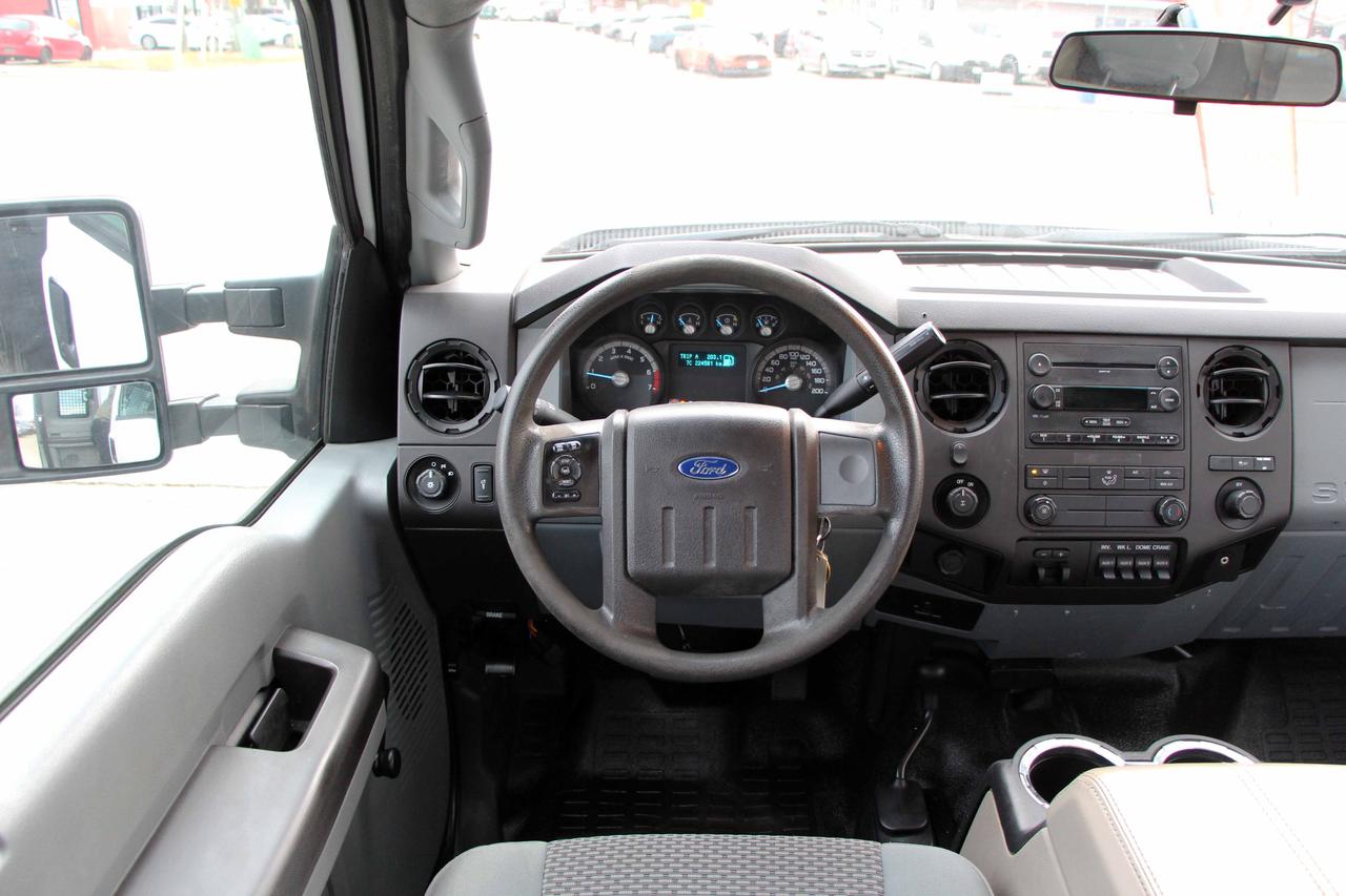 2014 Ford SUPER DUTY F-250 SRW XL 8FT Photo