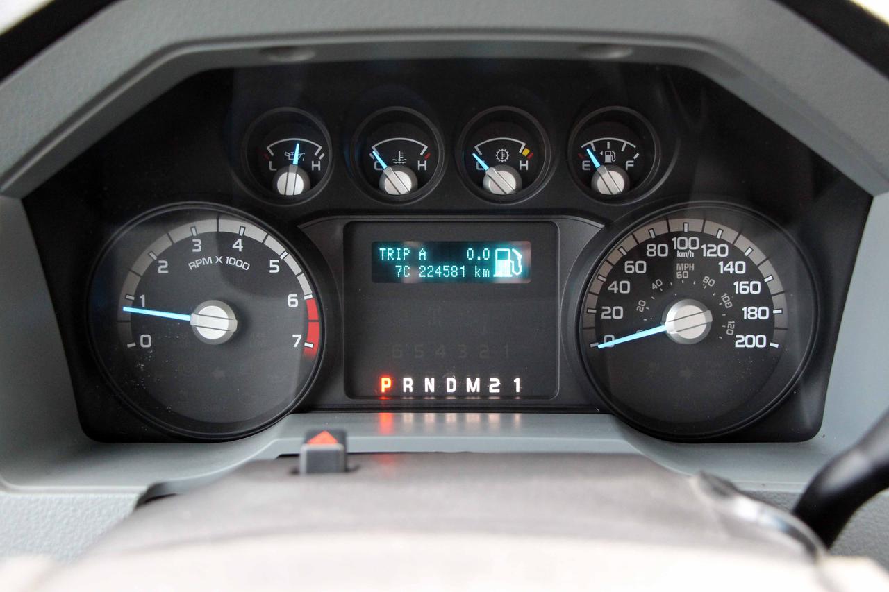 2014 Ford SUPER DUTY F-250 SRW XL 8FT Photo