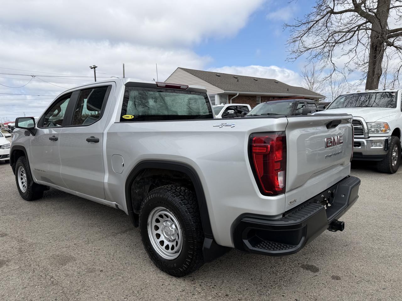 2019 GMC Sierra 1500 Crew Cab | Clean CARFAX Photo4