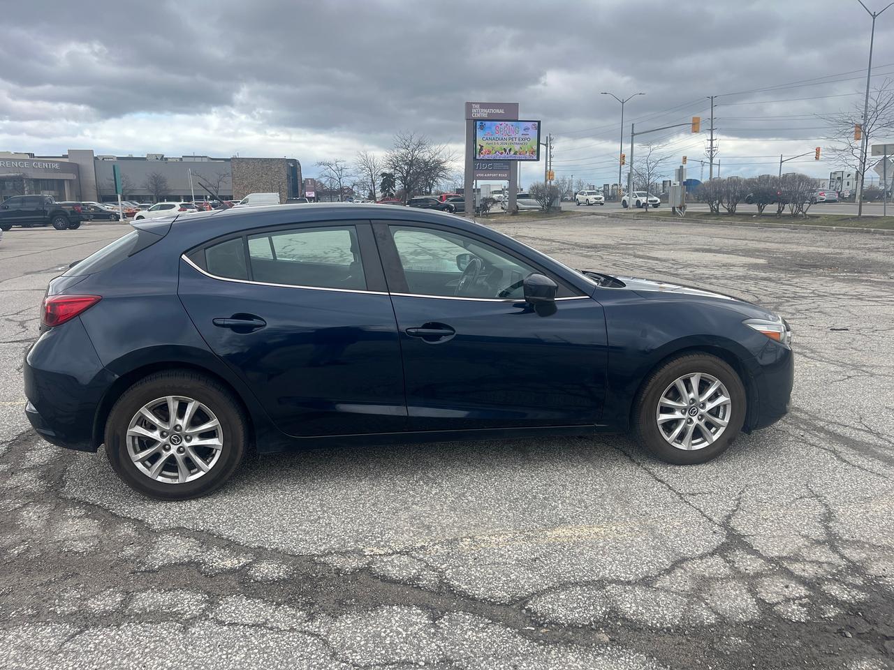 2018 Mazda MAZDA3 GS Photo