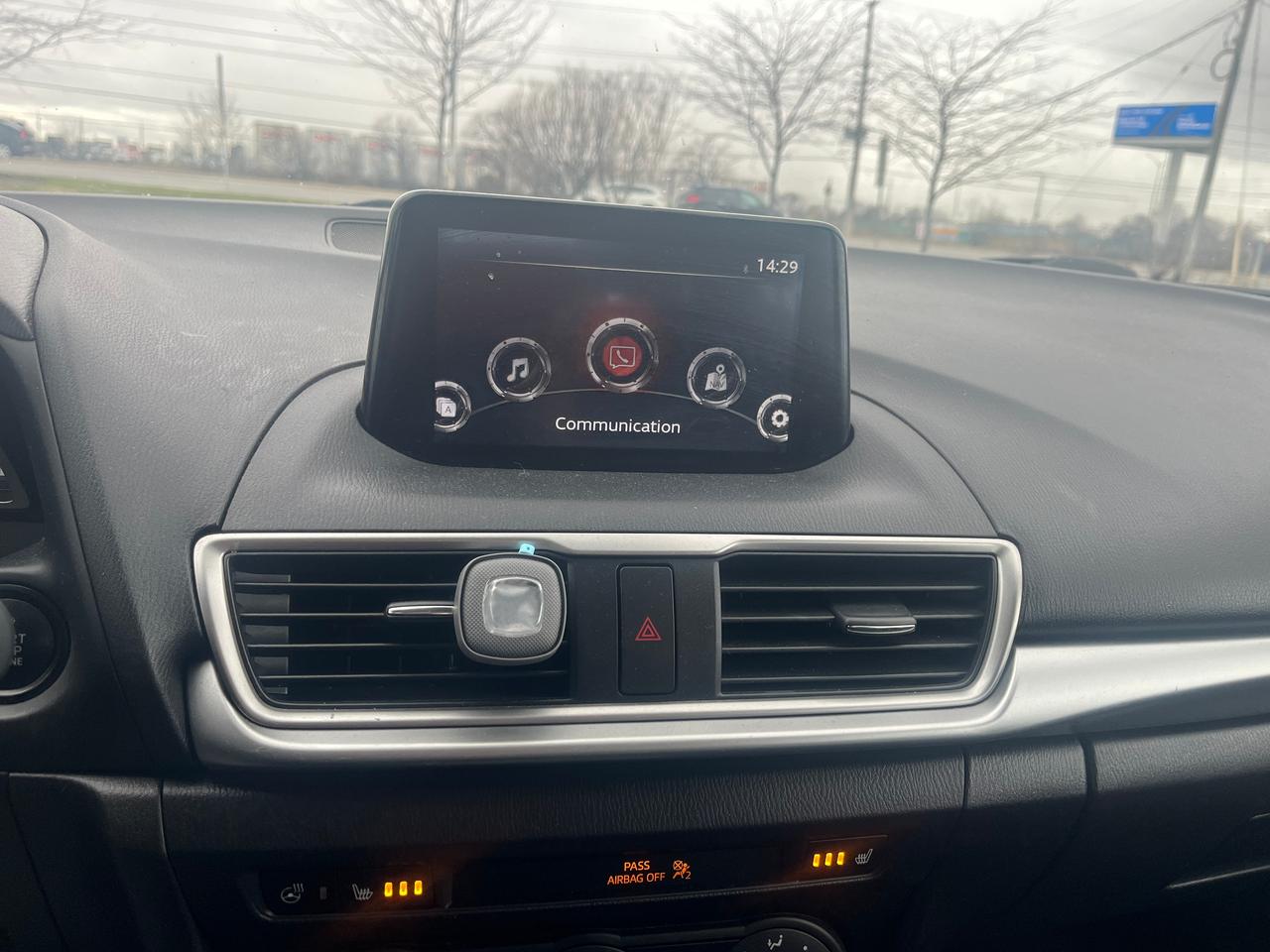 2018 Mazda MAZDA3 GS Photo