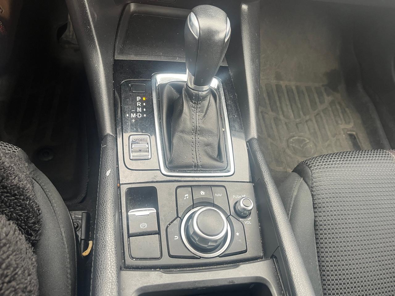 2018 Mazda MAZDA3 GS Photo