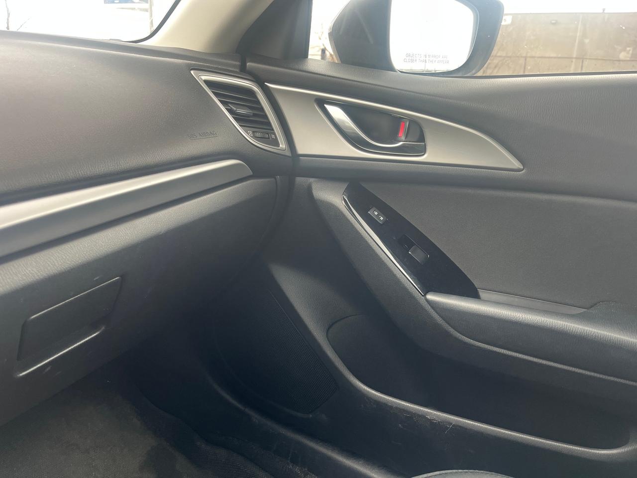 2018 Mazda MAZDA3 GS Photo