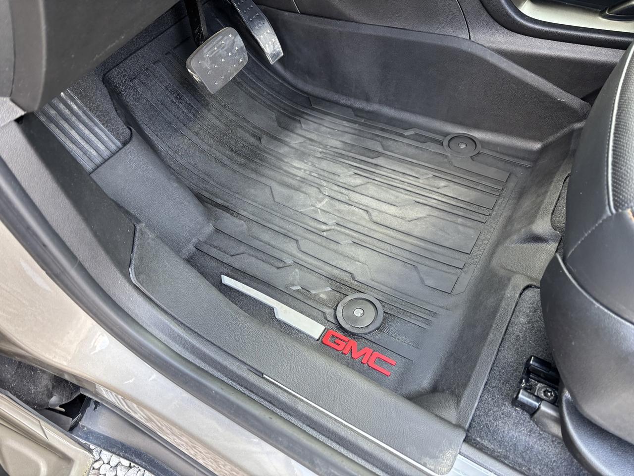 2022 GMC Acadia AT4 Photo