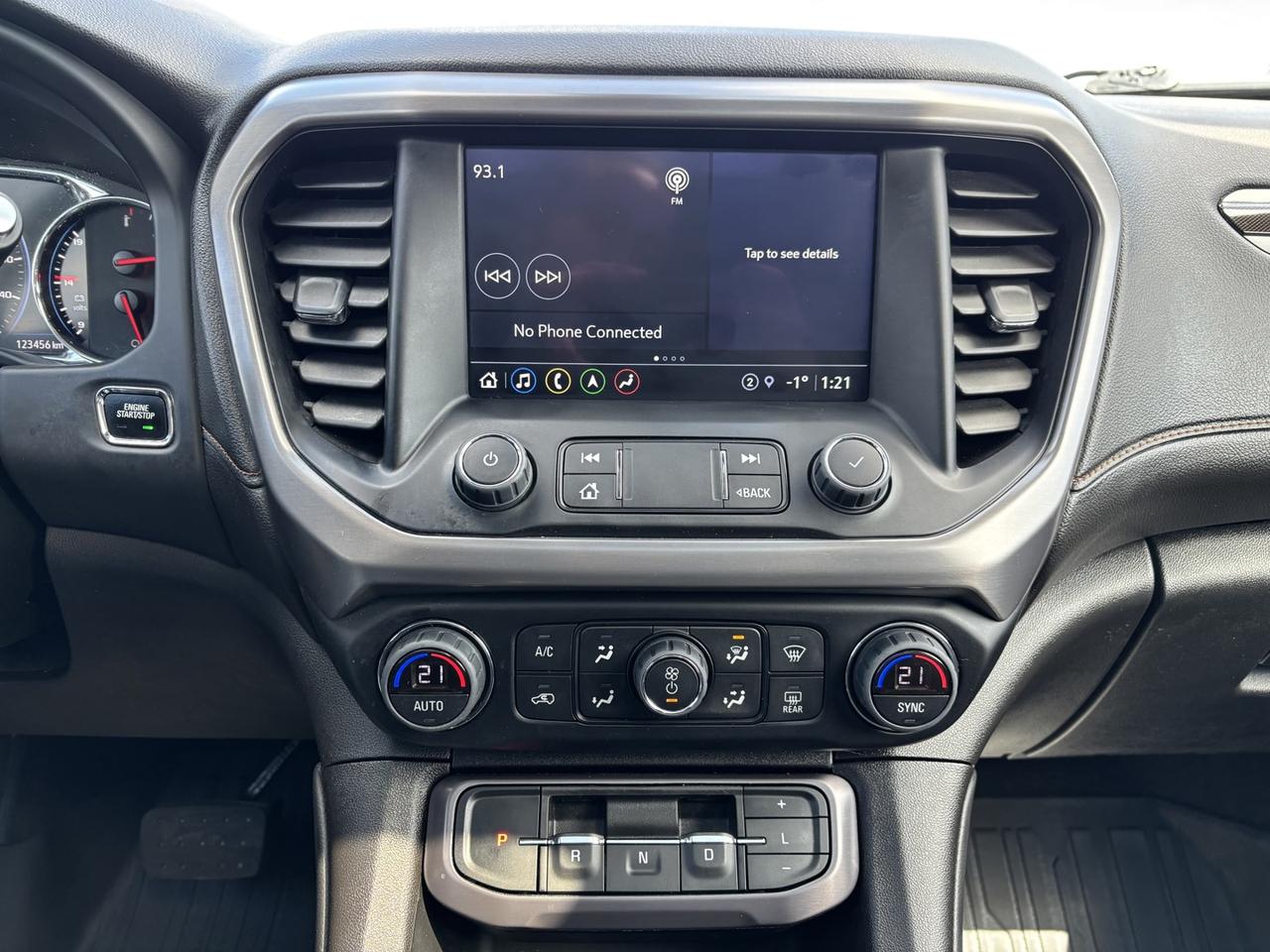 2022 GMC Acadia AT4 Photo