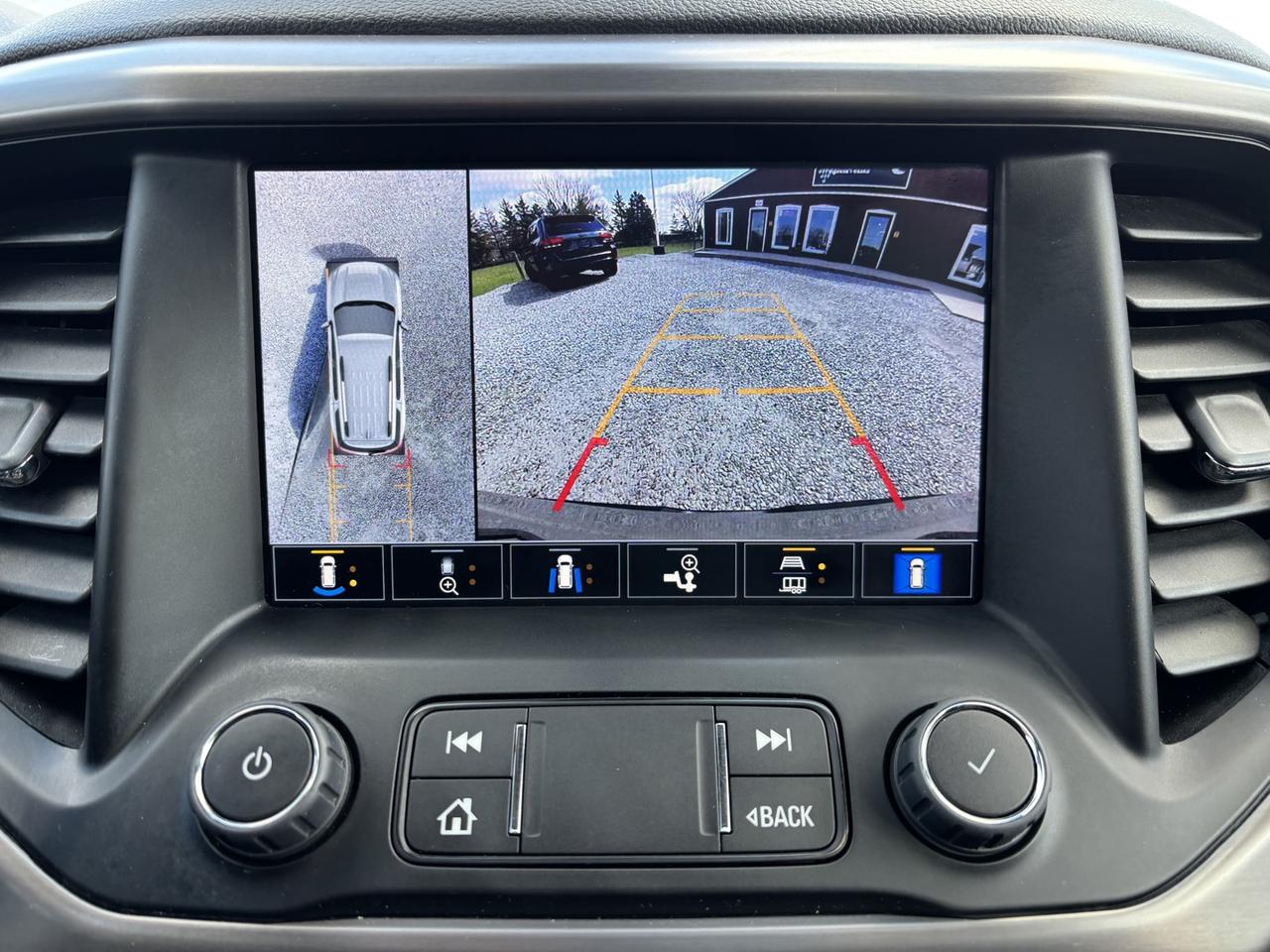 2022 GMC Acadia AT4 Photo