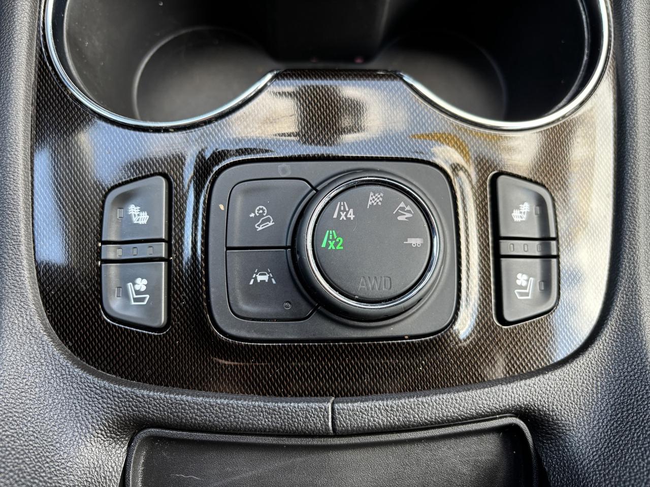 2022 GMC Acadia AT4 Photo