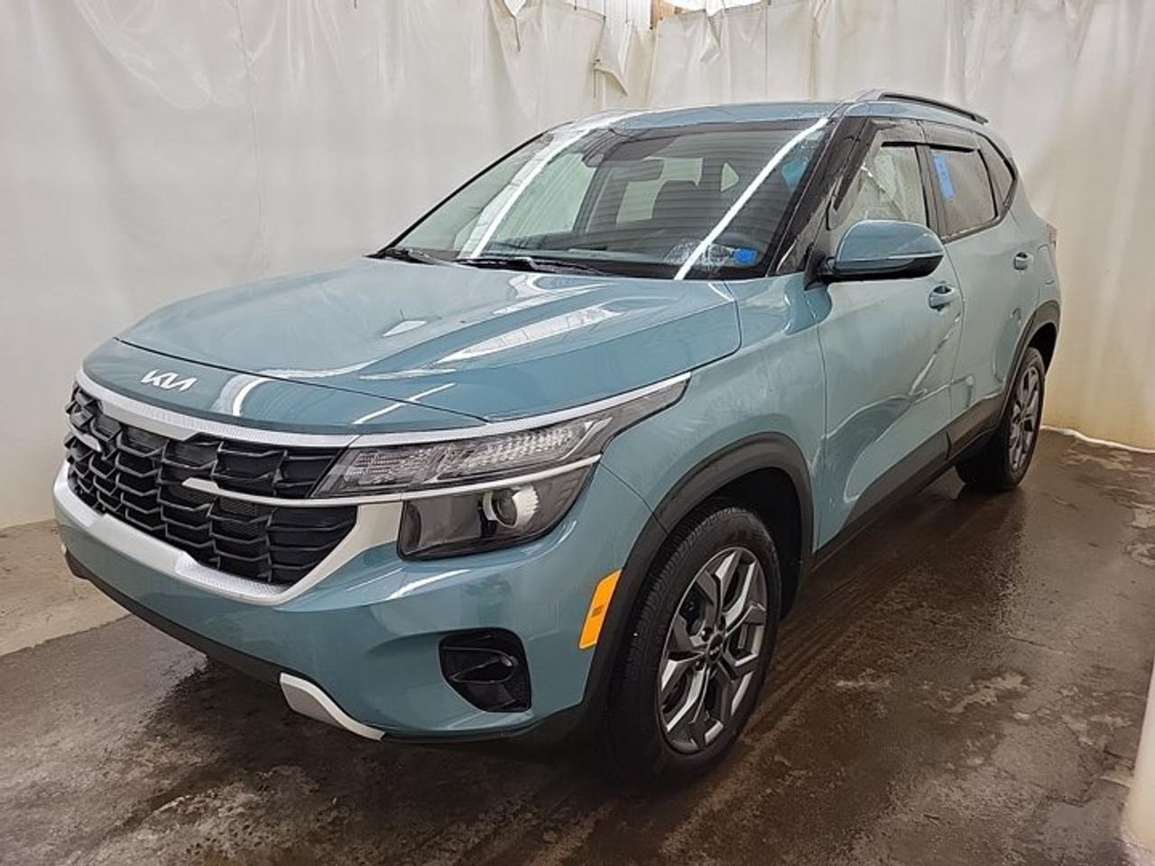 Used 2025 Kia Seltos LX AWD | Heated Seats | BSW | CarPlay + Android | Rear Camera | and More ! for sale in Guelph, ON