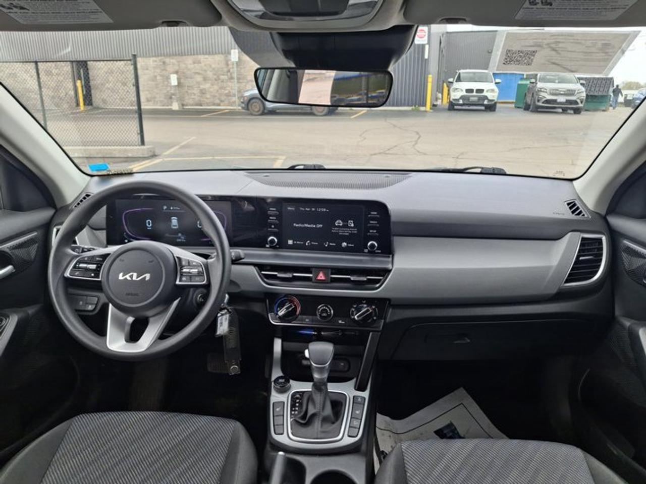 2025 Kia Seltos LX AWD | Heated Seats | BSW | CarPlay + Android | Rear Camera | and More ! Photo