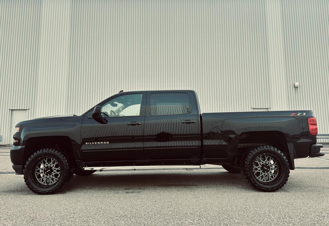 2018 Chevrolet Silverado 1500 4WD Crew Cab 2LT Z71 Lifted Custom Edition Photo1