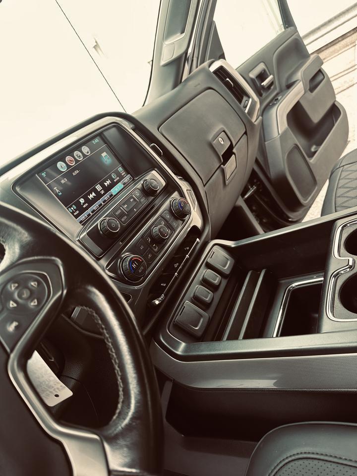 2018 Chevrolet Silverado 1500 4WD Crew Cab 2LT Z71 Lifted Custom Edition Photo