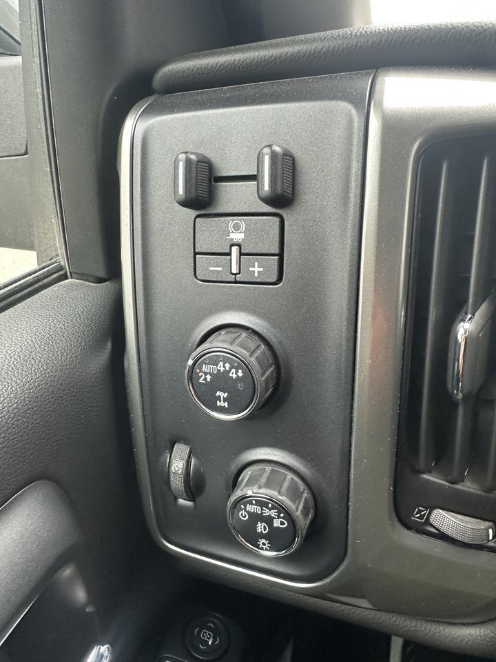 2018 Chevrolet Silverado 1500 4WD Crew Cab 2LT Z71 Lifted Custom Edition Photo