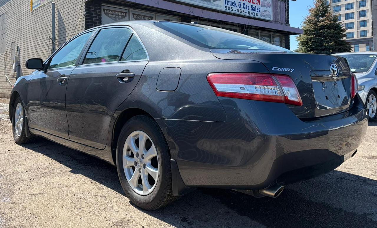 2010 Toyota Camry LE Photo4