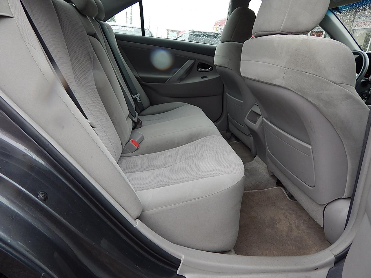 2010 Toyota Camry LE Photo