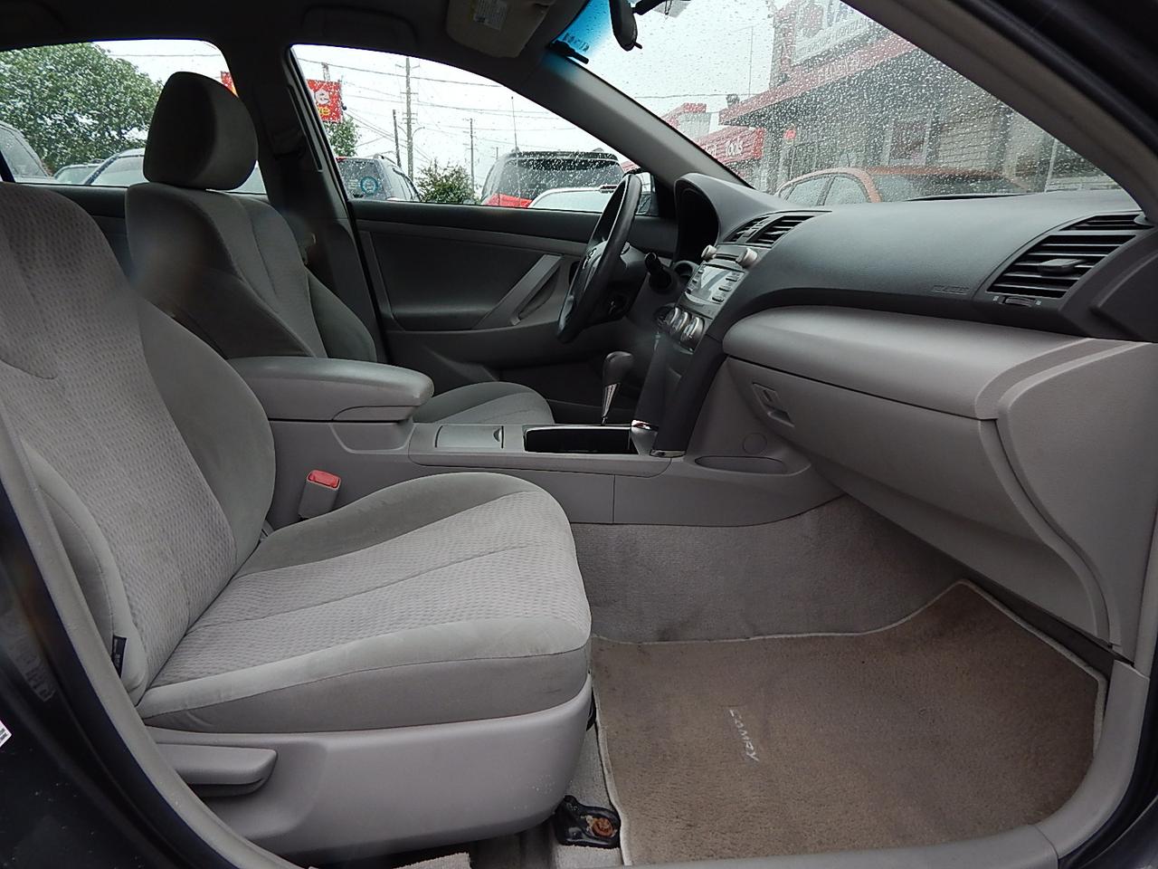2010 Toyota Camry LE Photo