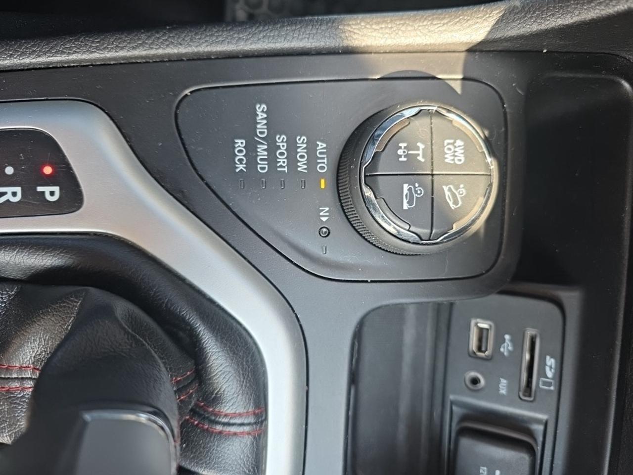 2018 Jeep Cherokee Trailhawk TRAILHAWK LEATHER PLUS Photo