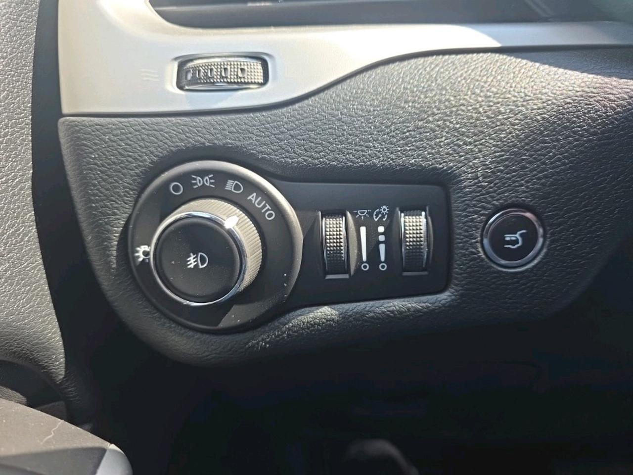 2018 Jeep Cherokee Trailhawk TRAILHAWK LEATHER PLUS Photo