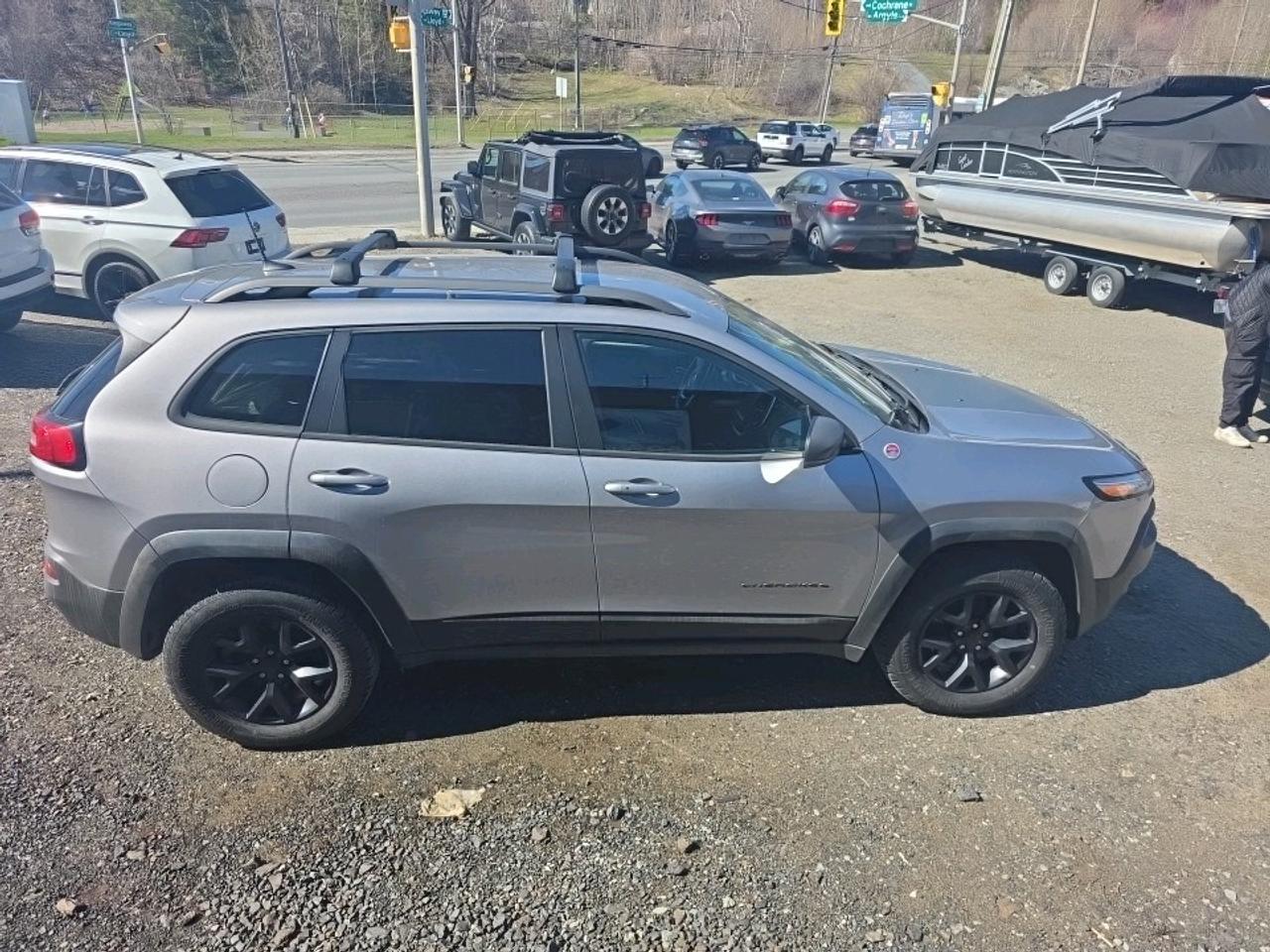 2018 Jeep Cherokee Trailhawk TRAILHAWK LEATHER PLUS Photo2