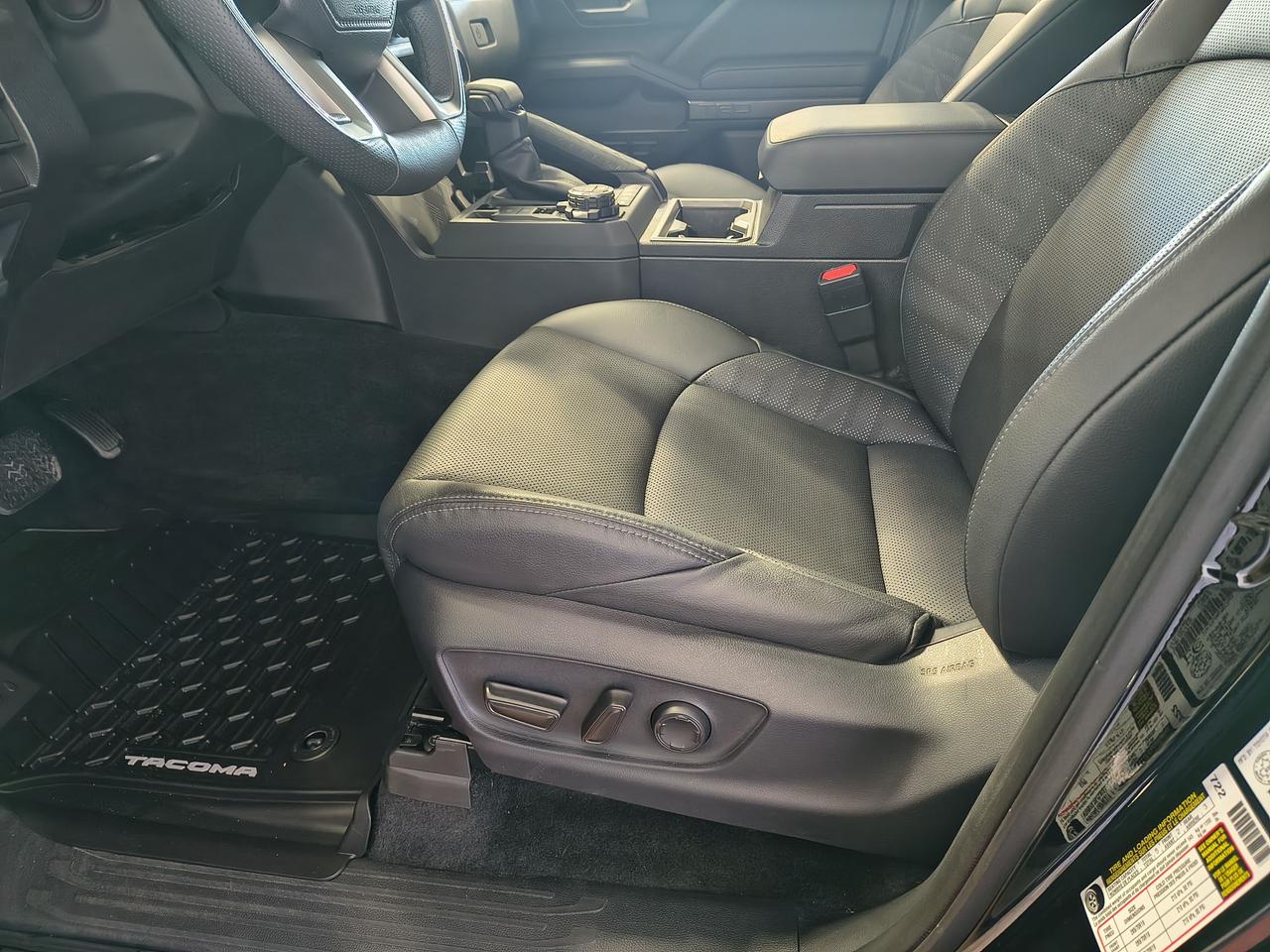 2025 Toyota Tacoma Hybrid Photo0