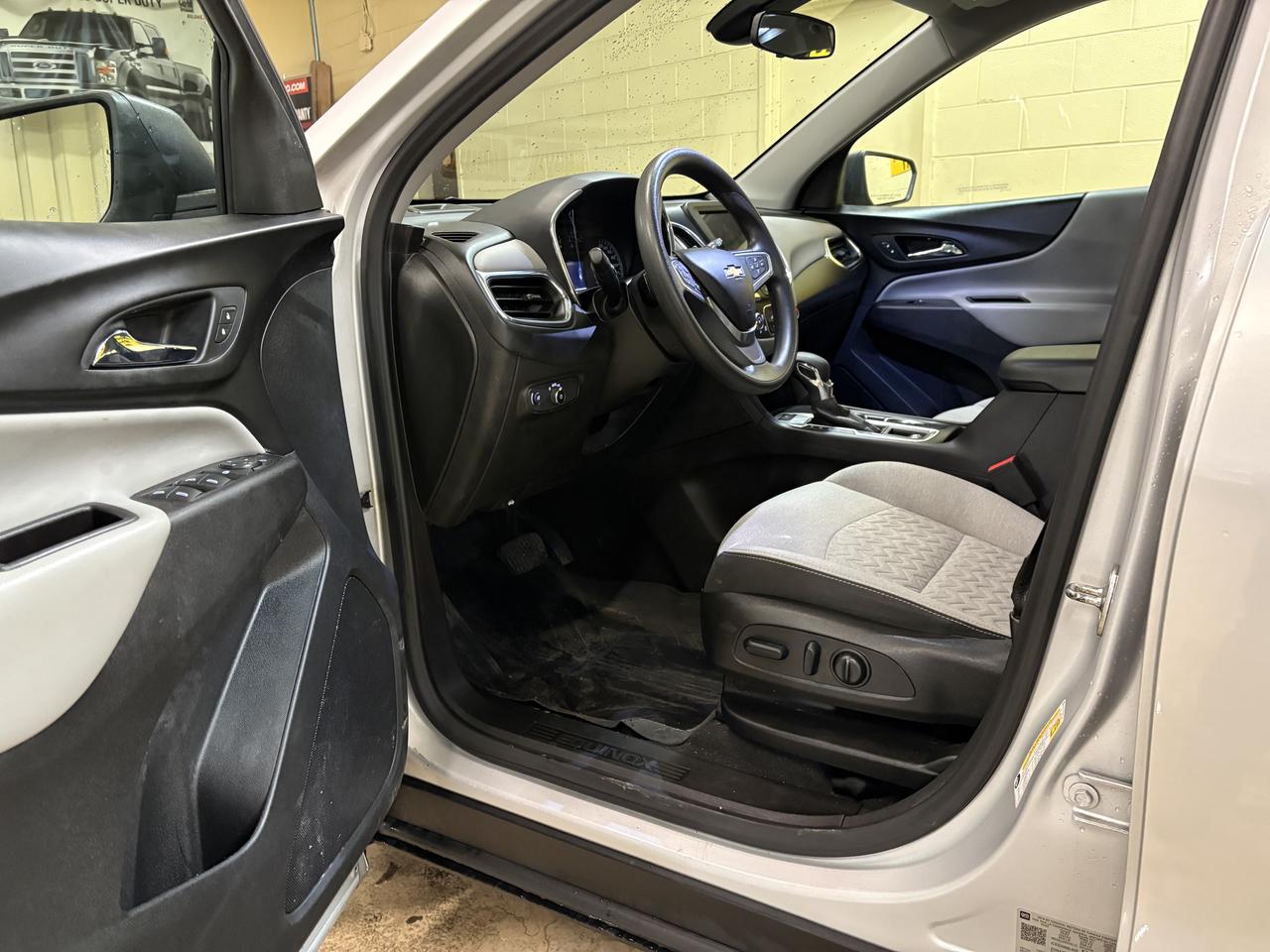 2022 Chevrolet Equinox LS Photo