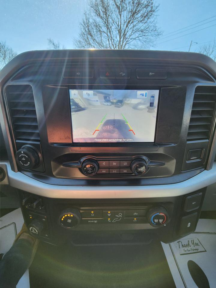 2022 Ford F-150 XLT l Clean Carfax l 2.7L l 6 Passenger l Crew Cab Photo