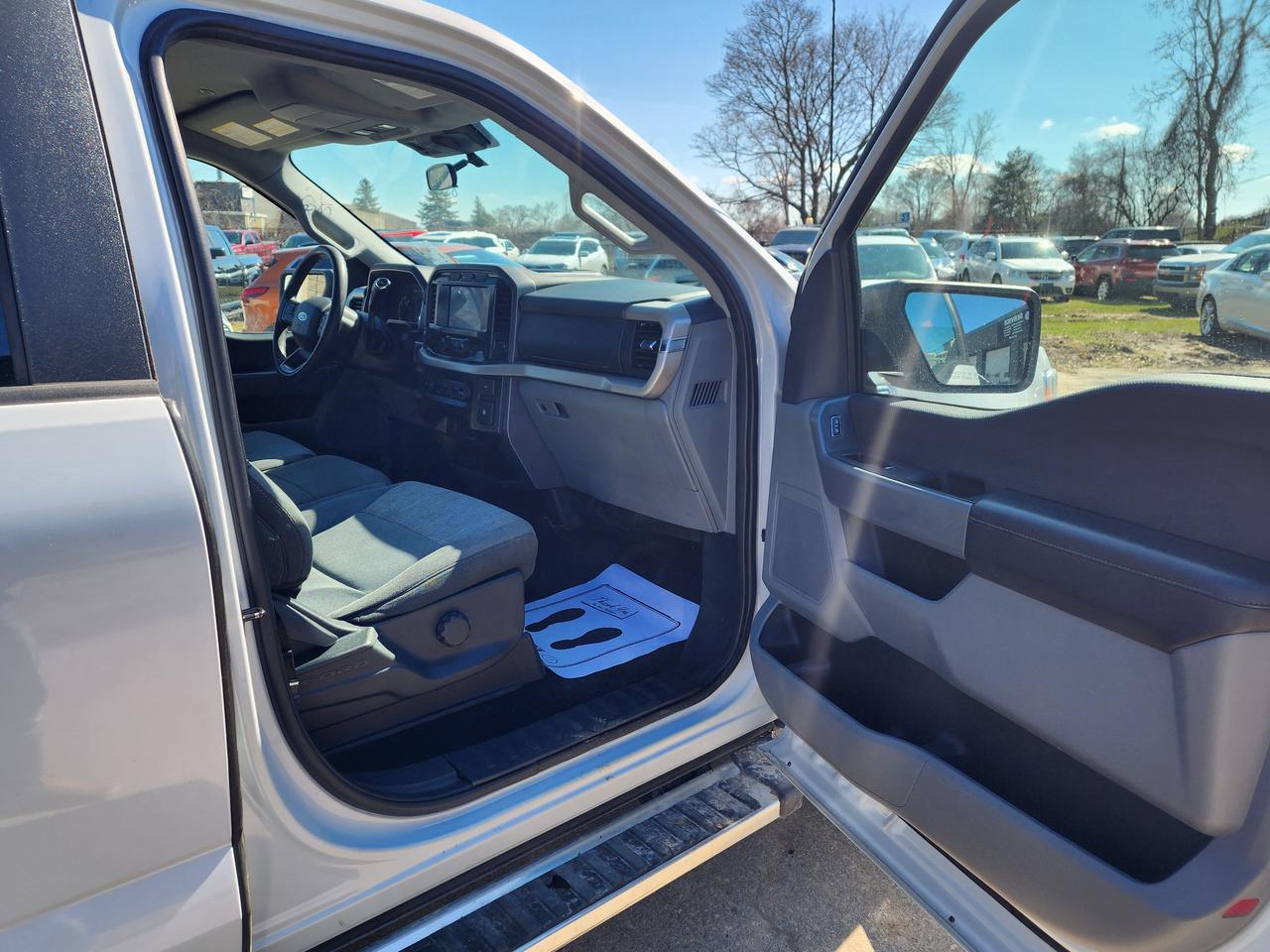 2022 Ford F-150 XLT l Clean Carfax l 2.7L l 6 Passenger l Crew Cab Photo