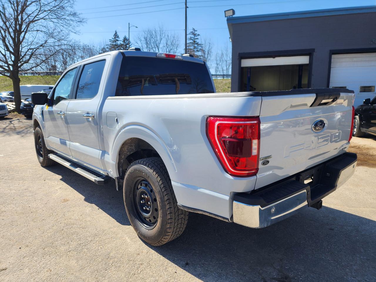 2022 Ford F-150 XLT l Clean Carfax l 2.7L l 6 Passenger l Crew Cab Photo
