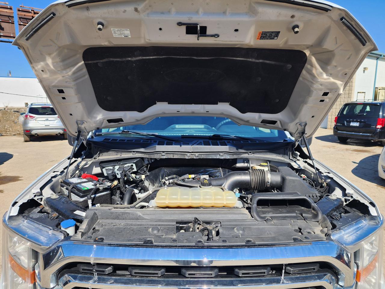 2022 Ford F-150 XLT l Clean Carfax l 2.7L l 6 Passenger l Crew Cab Photo