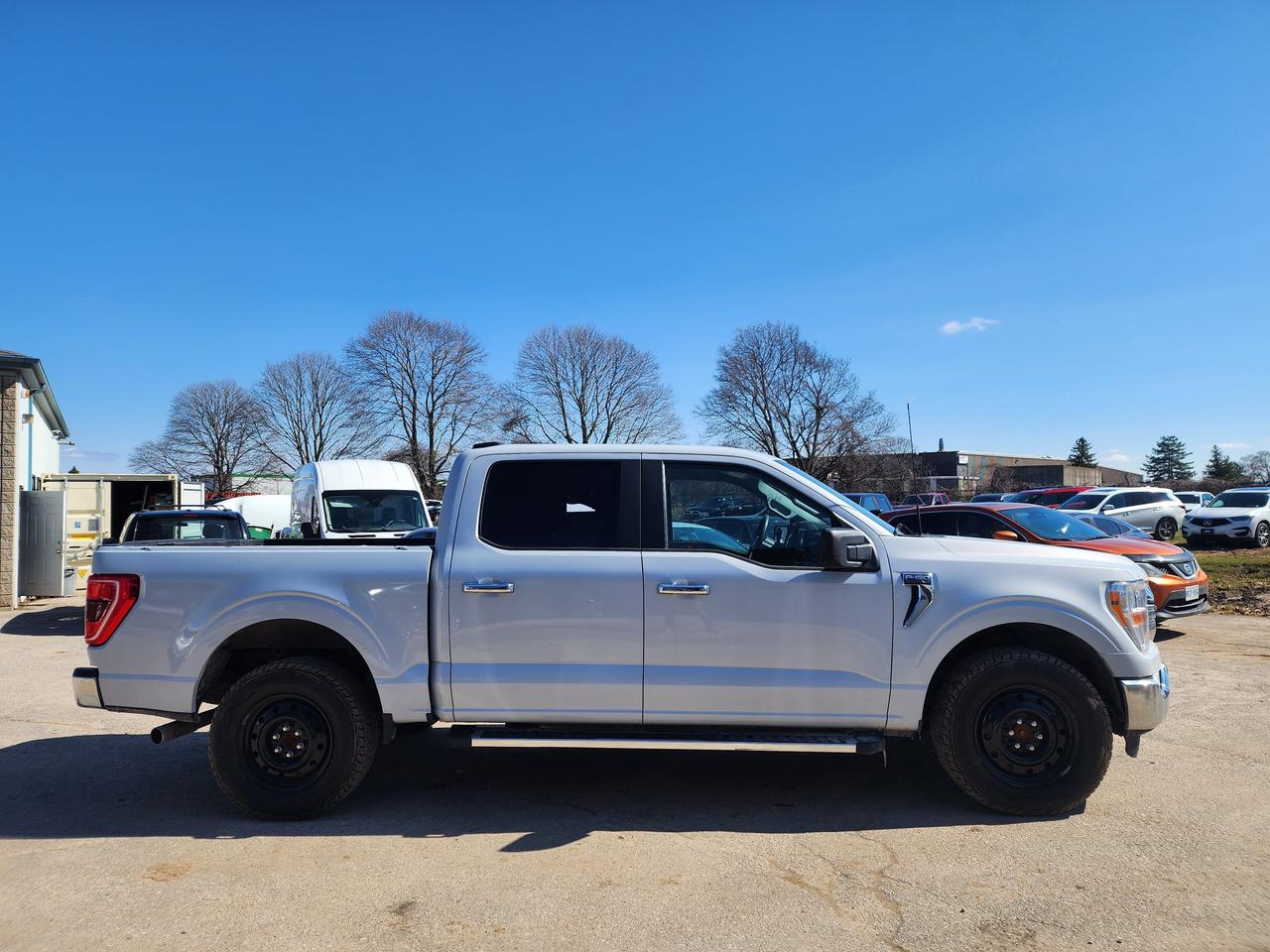 2022 Ford F-150 XLT l Clean Carfax l 2.7L l 6 Passenger l Crew Cab Photo